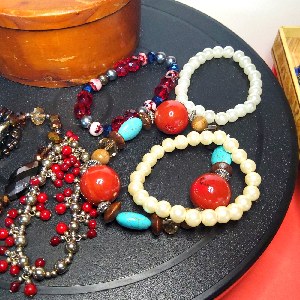 Bundle of seven bangle bracelets with vintage box - Picture 3 of 8